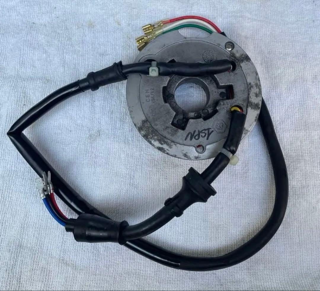 VESPA 125ET3プリマベーラ 用ジェネレータコイル 取り外し品