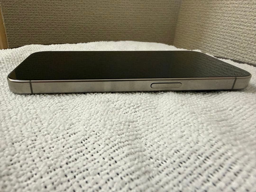 【美品】iPhone 15Pro ナチュラルチタニウム 256GB本体