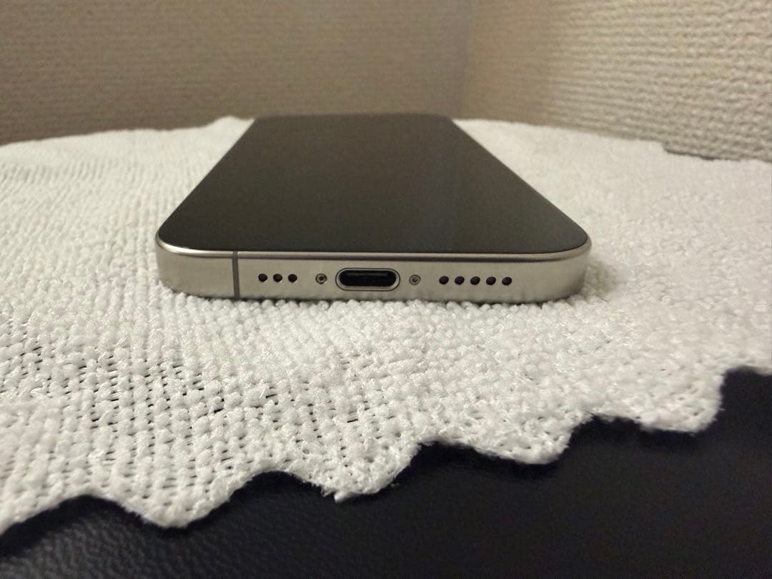 【美品】iPhone 15Pro ナチュラルチタニウム 256GB本体