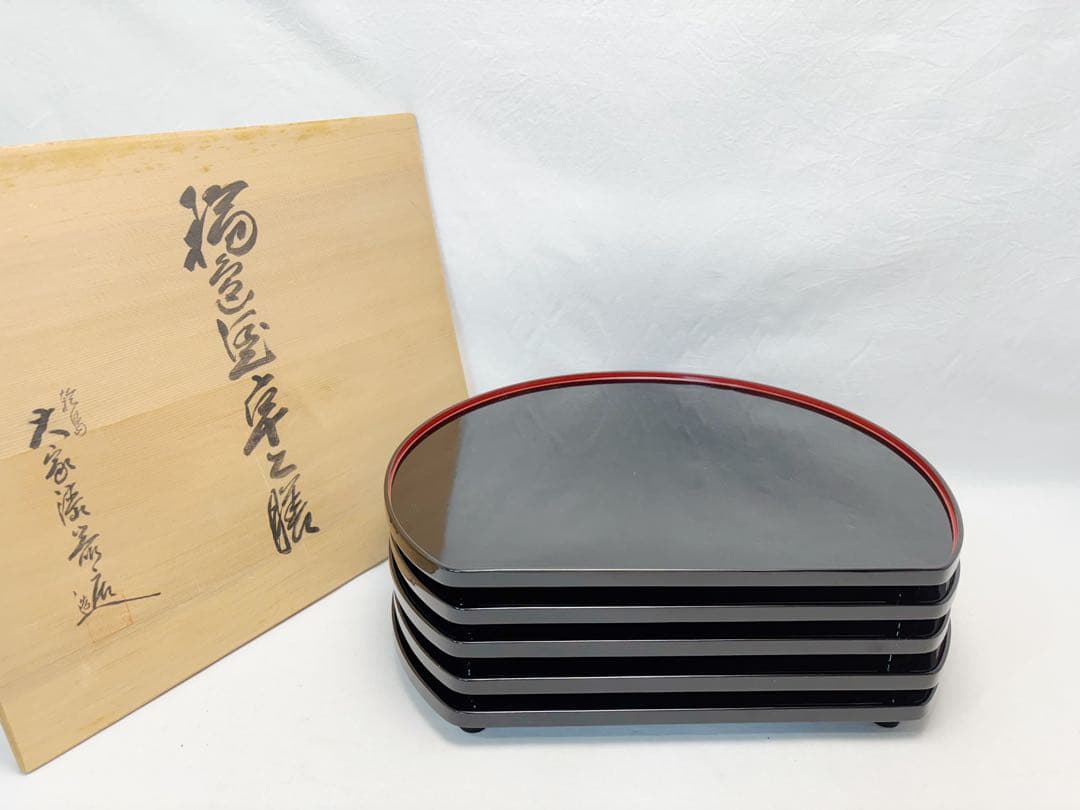 未使用 懐石道具 大家漆器店造 輪島塗卓上膳 5客足付 胴張膳 内朱縁木製黒真塗