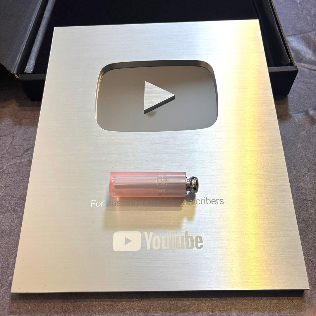 た*ん様 【YouTube】銀の盾 登録者数10万人 金の盾 銀盾