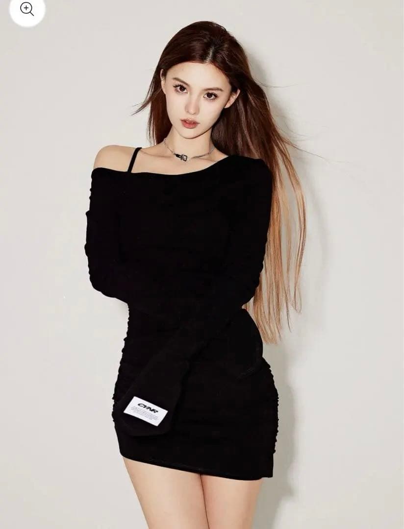 BIBIDO ブラックオフショルダーミニワンピース