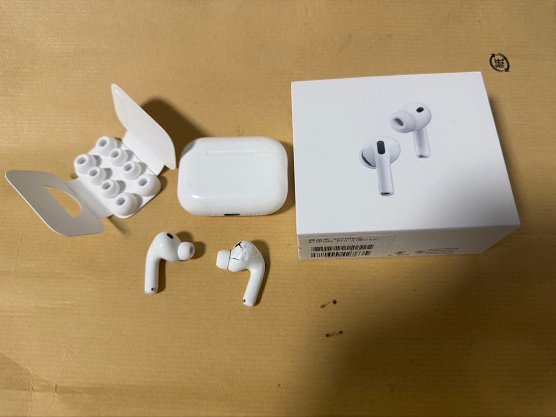 AirPods Pro 3 本体　右耳壊れてます