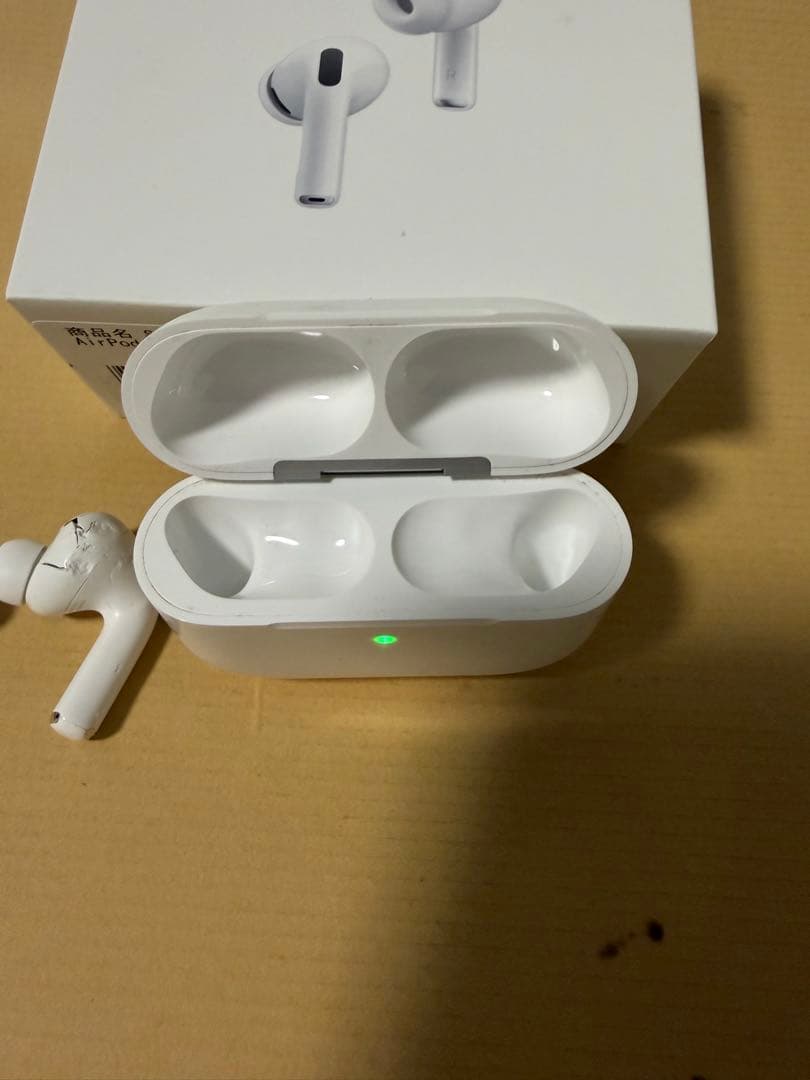 AirPods Pro 3 本体　右耳壊れてます