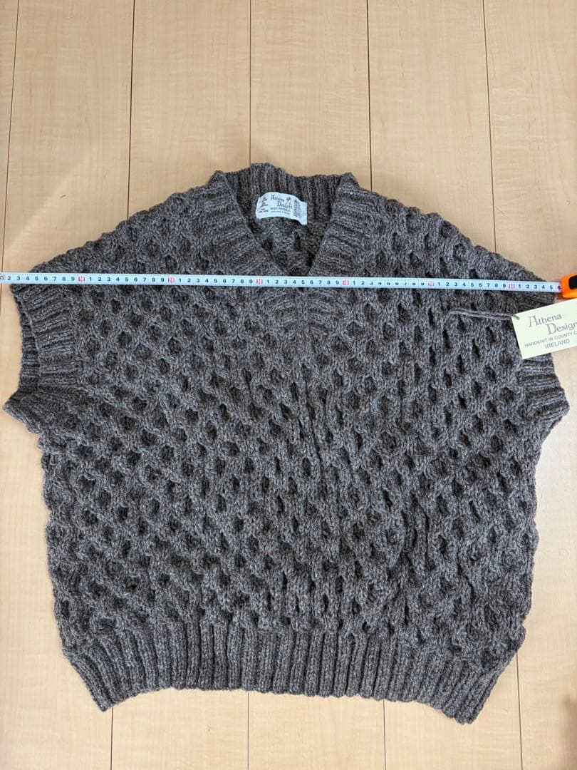 アテナデザイン　Vネックケーブルセーター　新品未使用　サイズ46