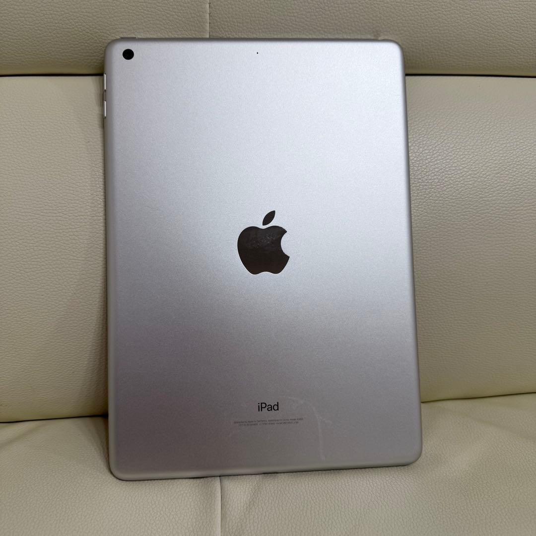 Apple iPad Wi-Fi 32GB 2018モデル カバー付き