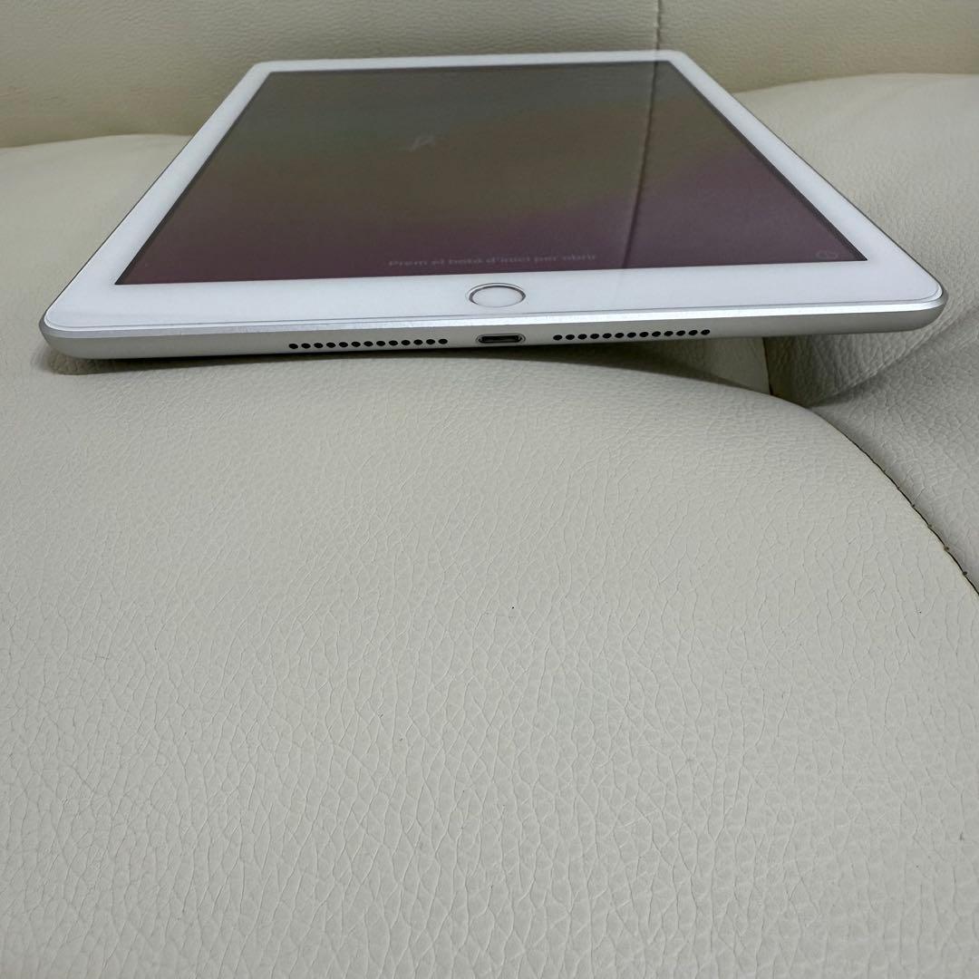 Apple iPad Wi-Fi 32GB 2018モデル カバー付き