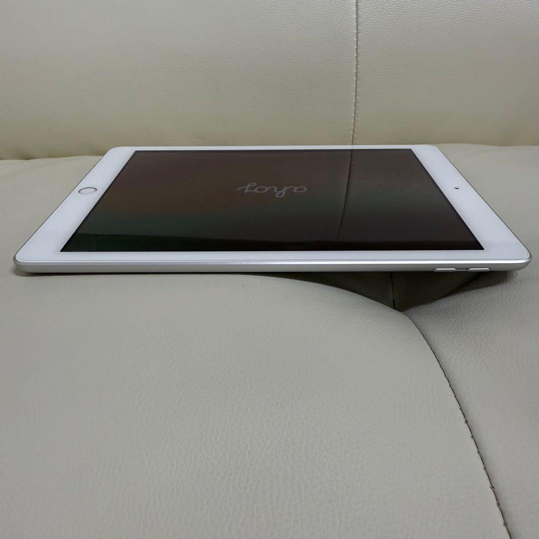 Apple iPad Wi-Fi 32GB 2018モデル カバー付き