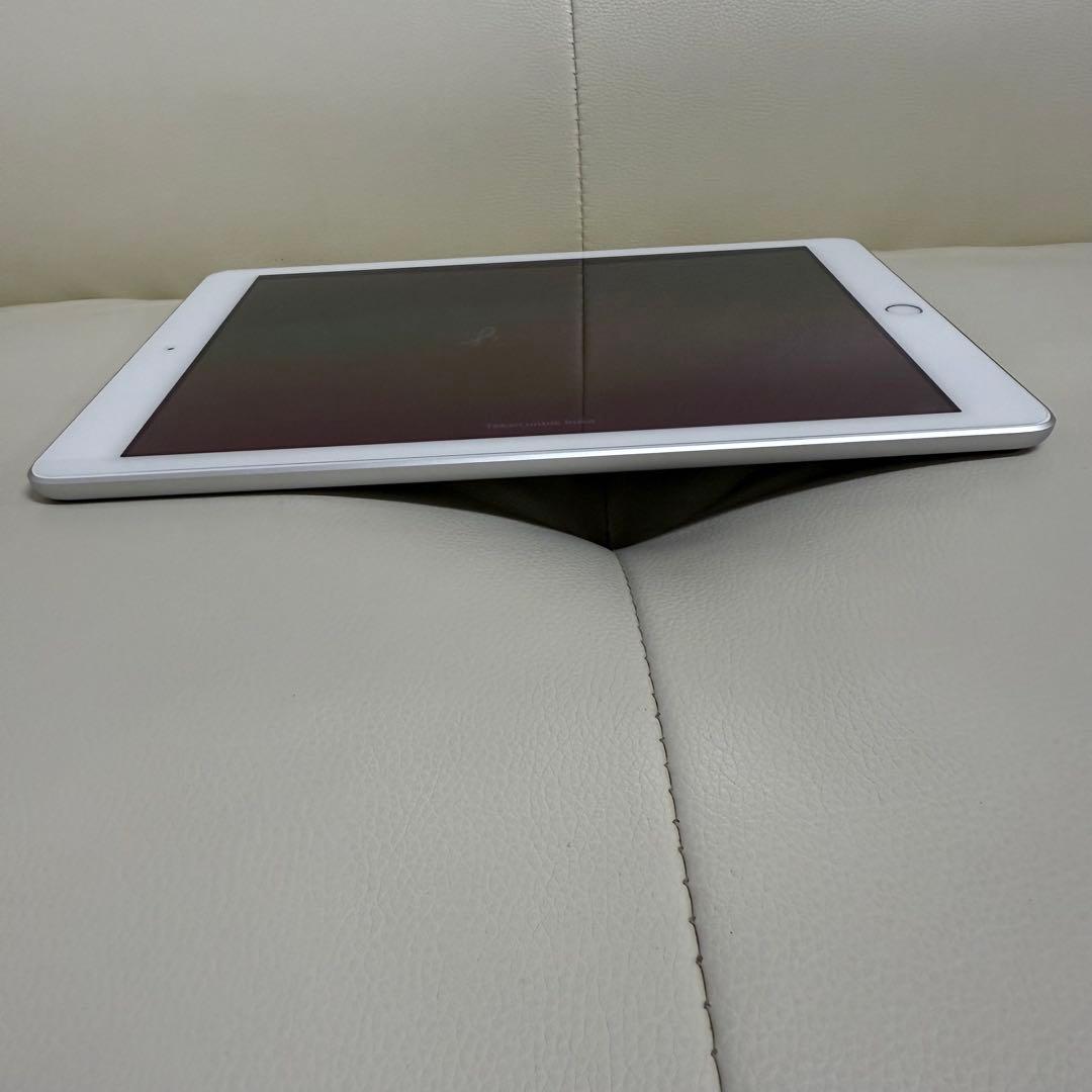 Apple iPad Wi-Fi 32GB 2018モデル カバー付き