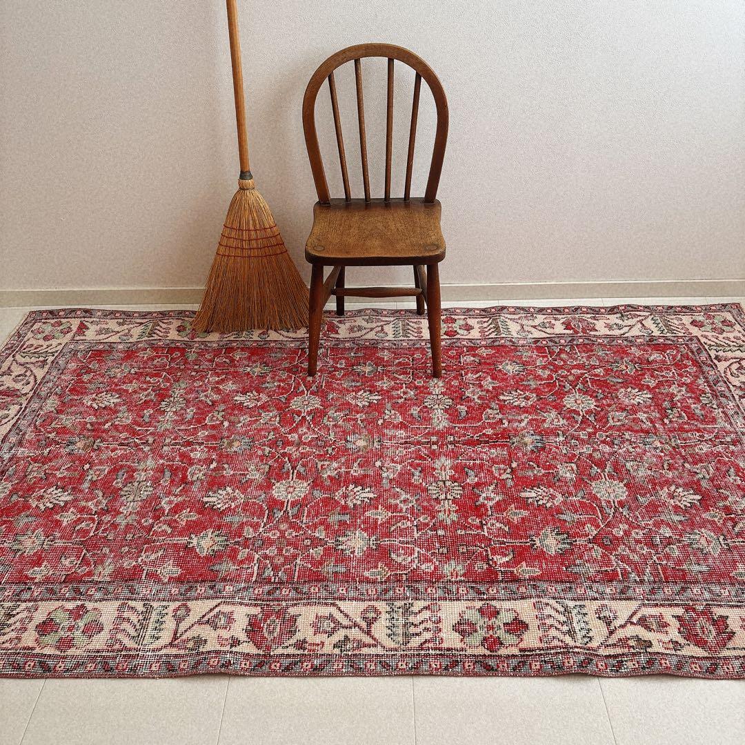 トルコ　ヴィンテージラグ　赤　フローラル