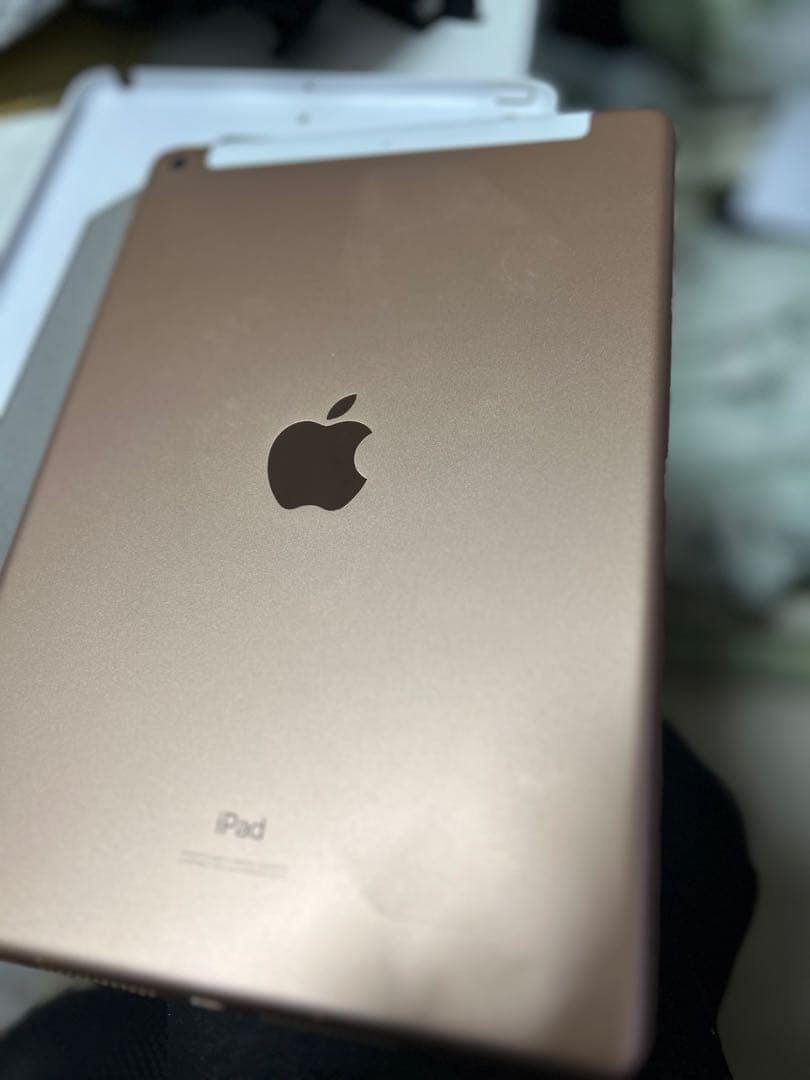 iPad 第七世代 32GBゴールド（cellularモデル）