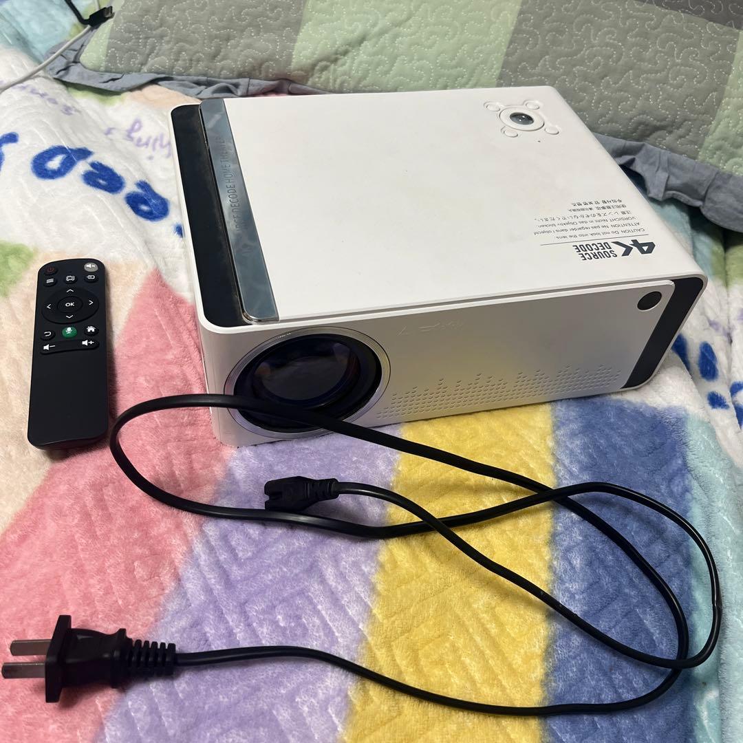 4Kプロジェクター本体