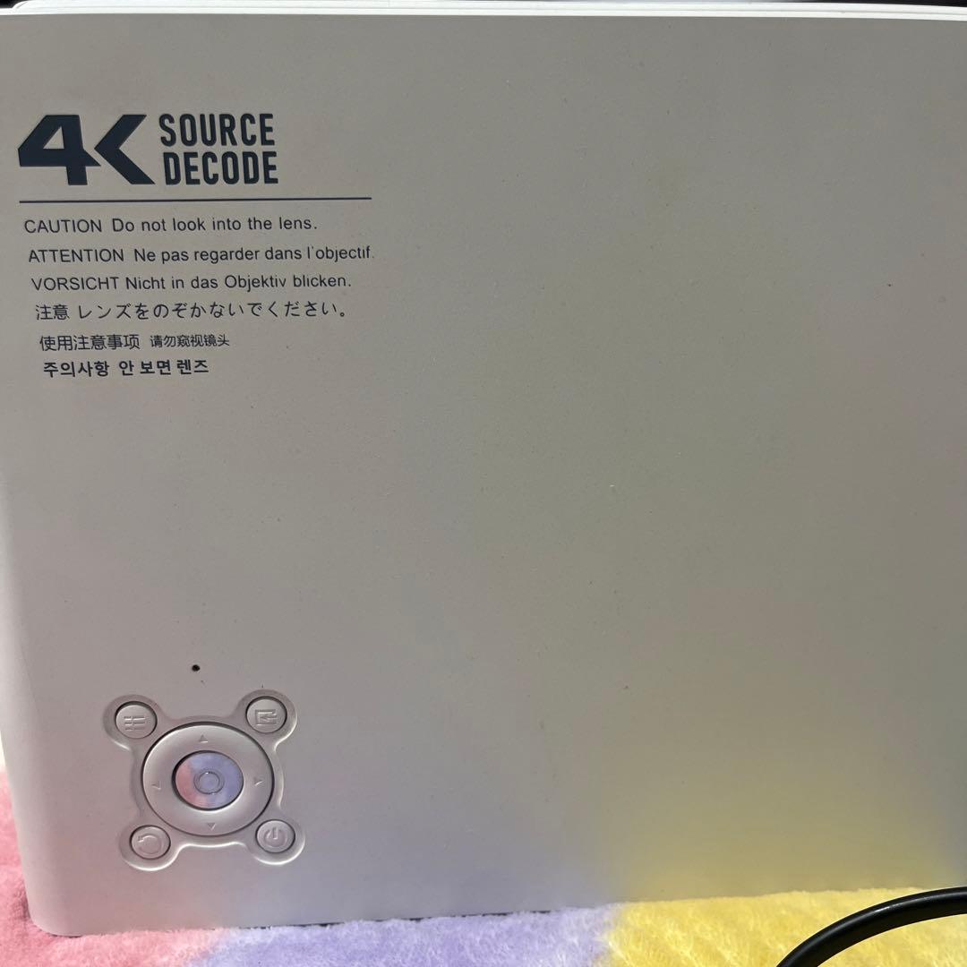 4Kプロジェクター本体