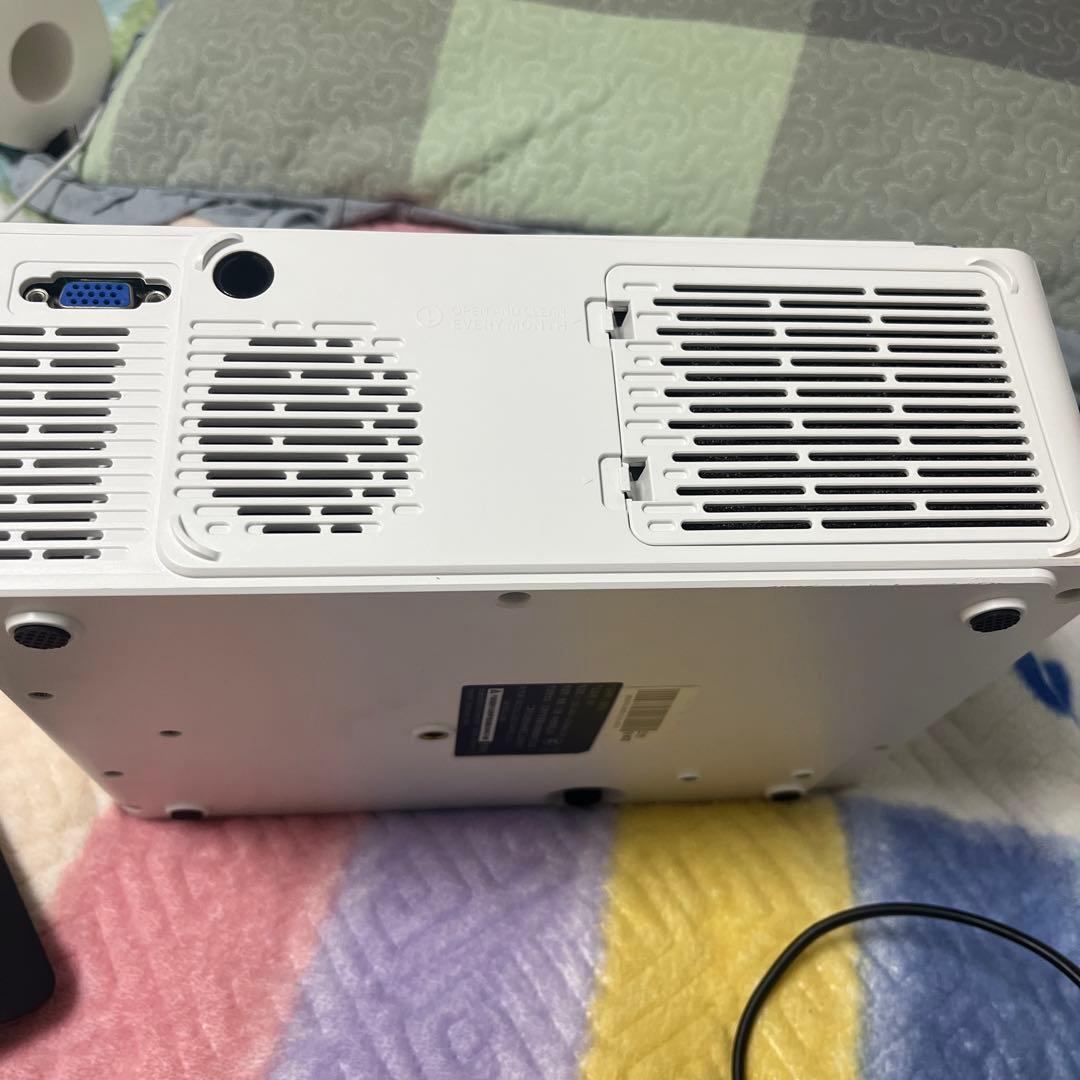 4Kプロジェクター本体