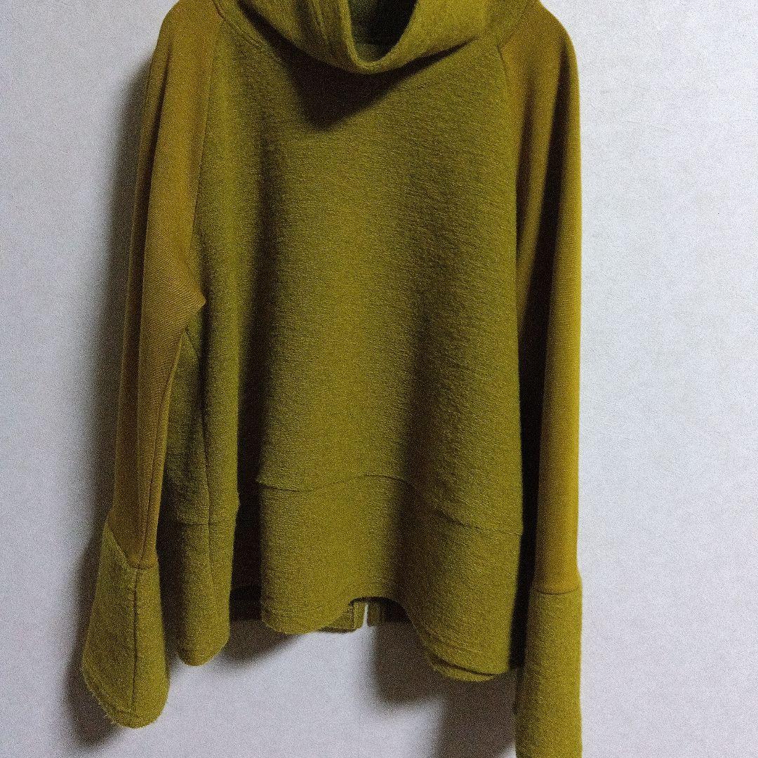オリーブグリーン長袖カットソー