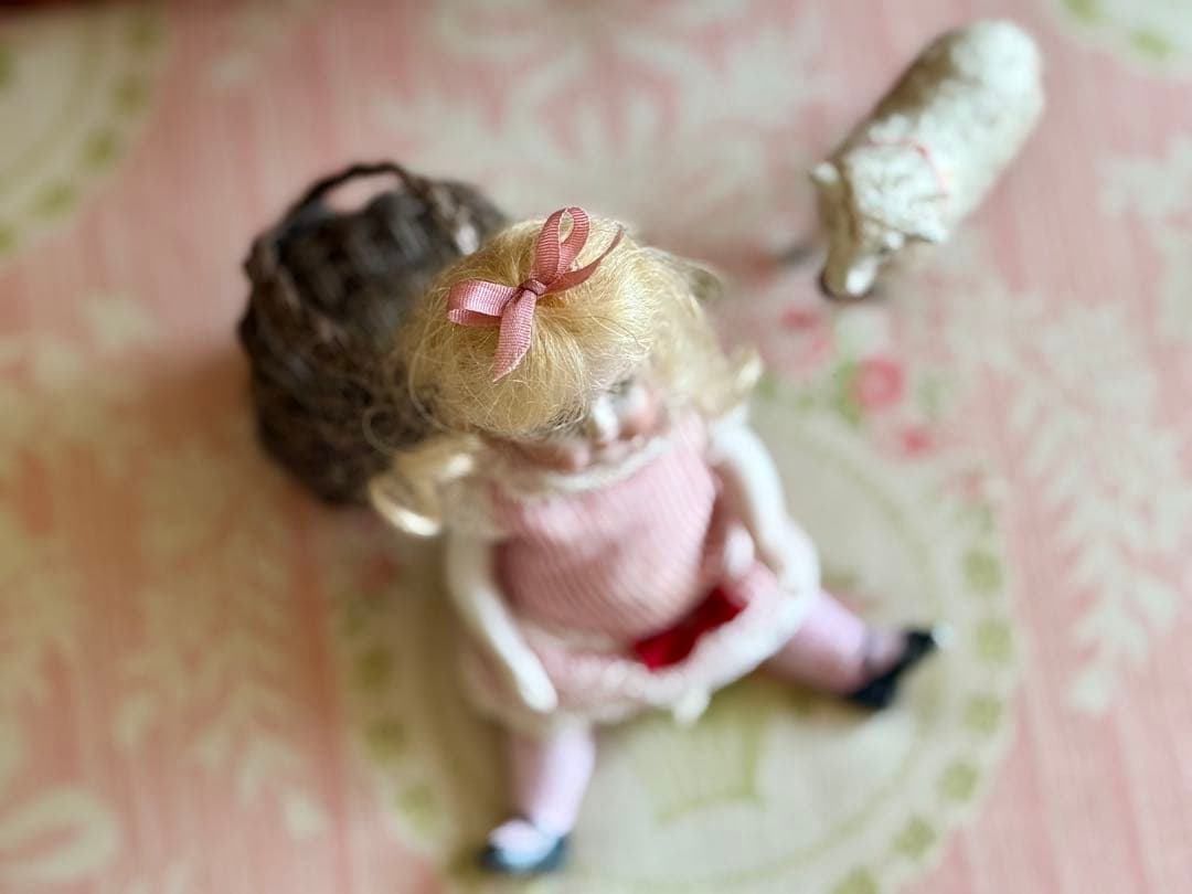 アンティーク　ミニョネット　ドール　＊赤いストライプのドレスの女の子＊