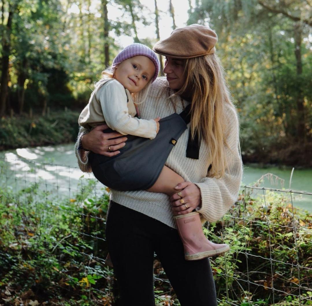 WILDRIDE 片肩式抱っこ紐 グレー/Iron