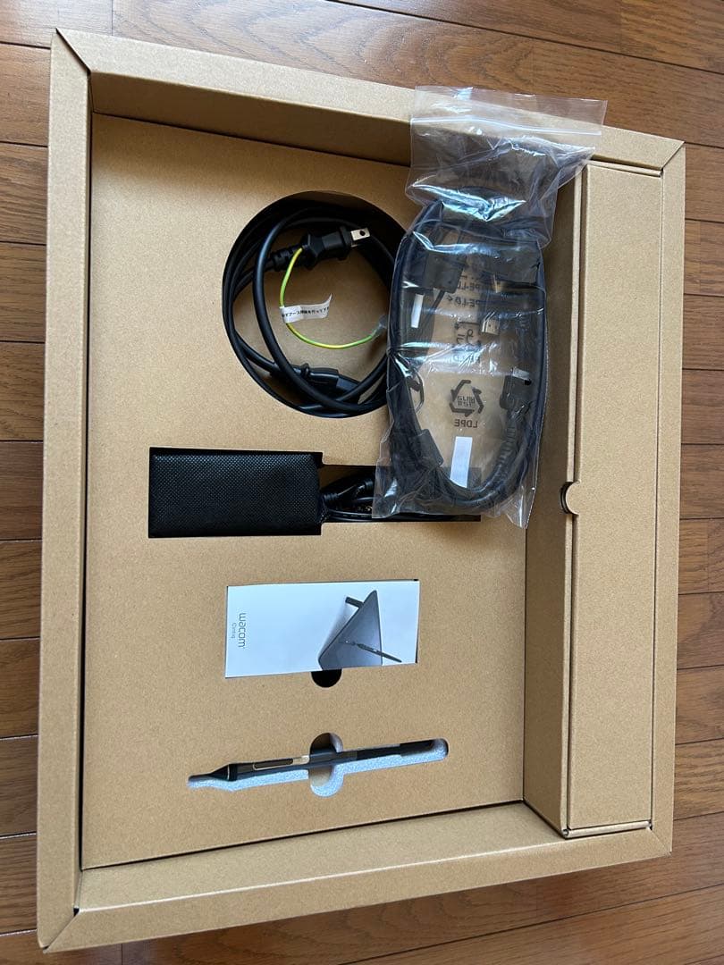 Wacom Cintiq 16 DTK1660(スタンド・proペン付き)