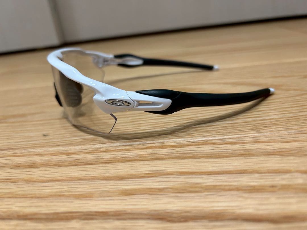 さ*う様 OAKLEY スポーツ用サングラス クリア/レッド レン