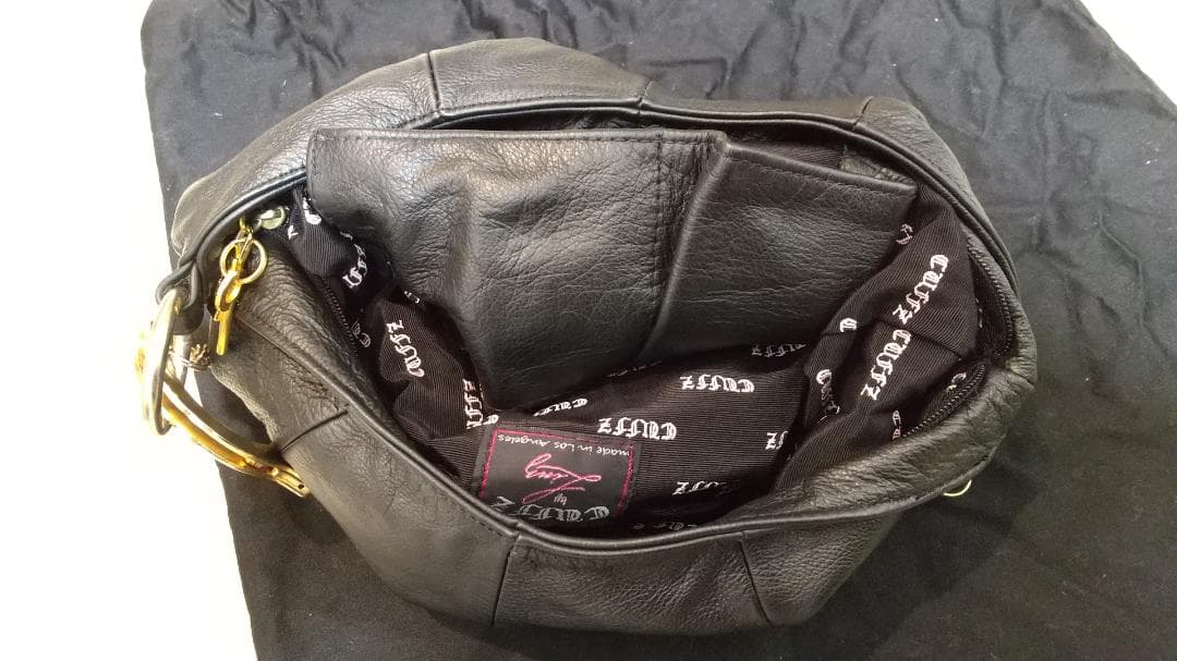 Cuffz by Linz レザー手錠バッグ