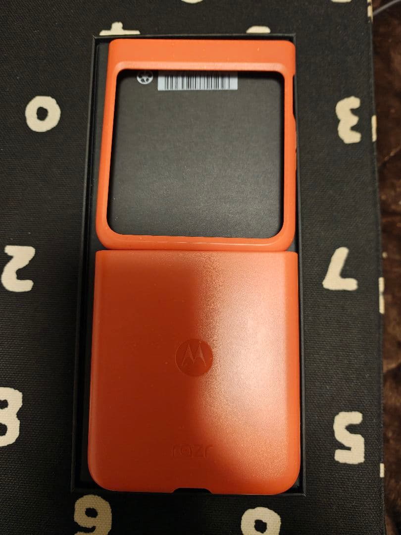 か*ん様 Motorola razr 50 SIMフリー　12+512GB オマ