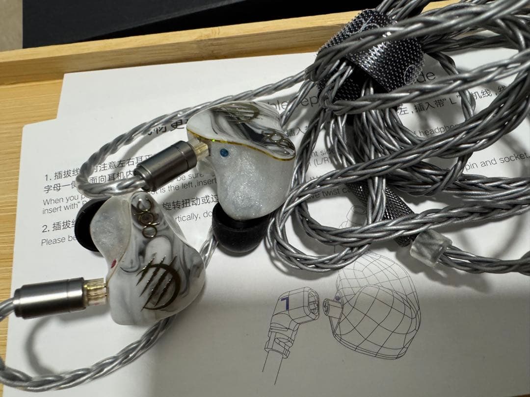 イヤホン WHITE TIGER II qdc