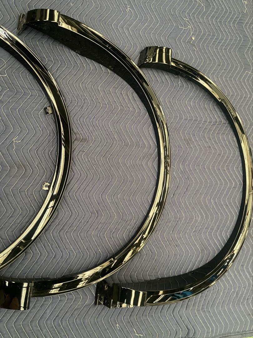 クラウンスポーツ フェンダー アーチ モール １台分　新車取外