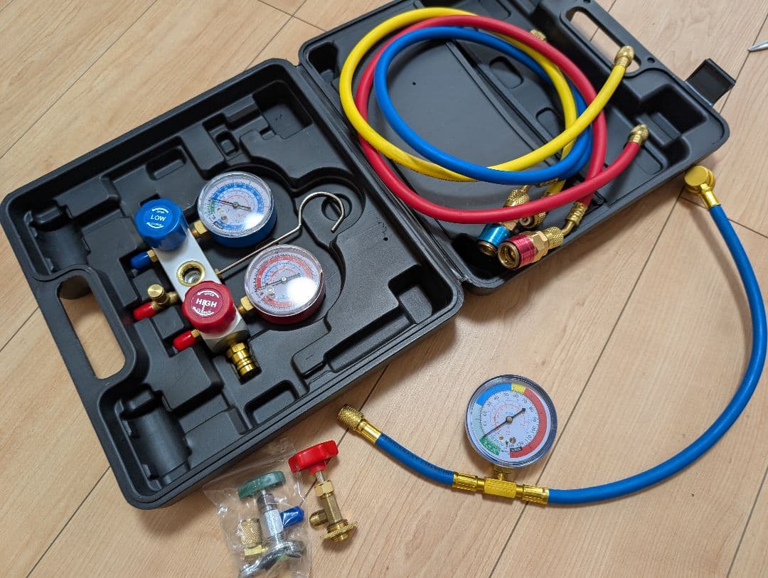 マニホールドゲージ　真空ポンプ　カーエアコン　真空引き　クーラー