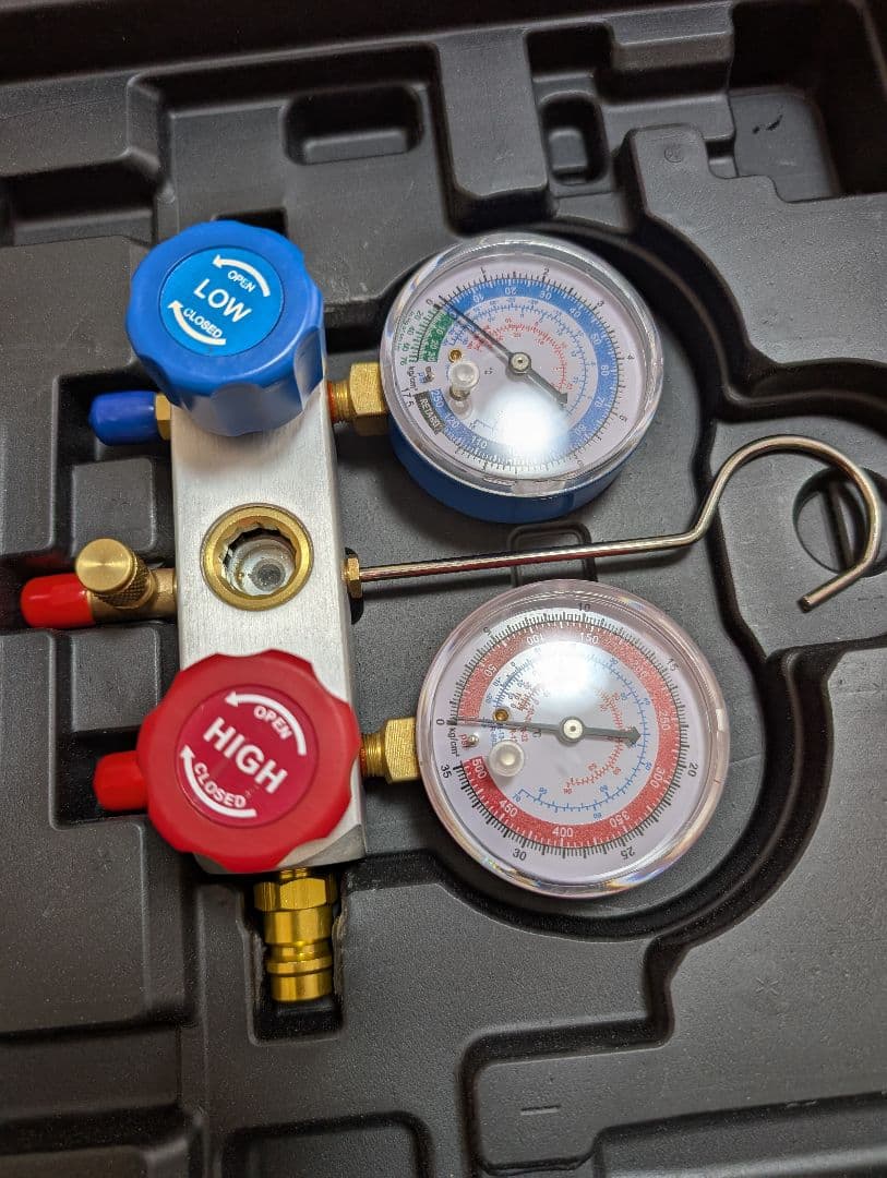 マニホールドゲージ　真空ポンプ　カーエアコン　真空引き　クーラー