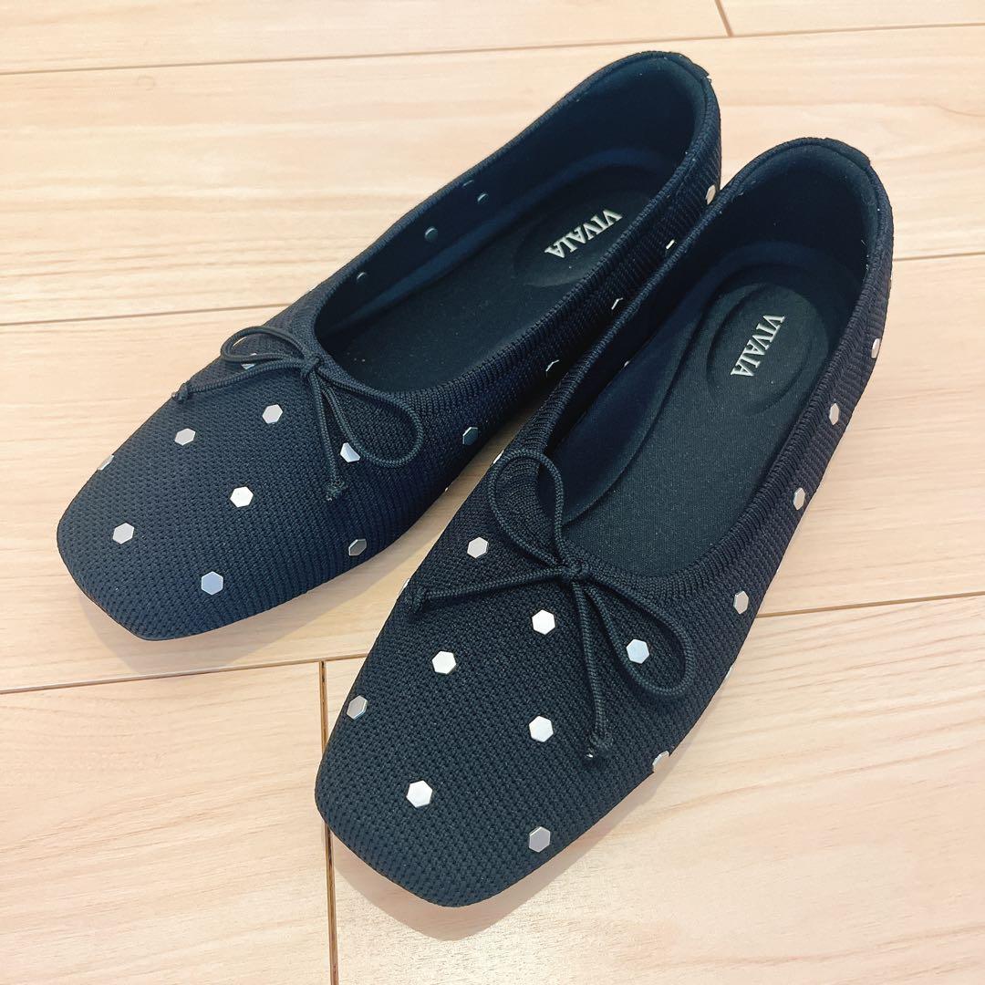 VIVAIA ブラック ドット柄 フラットシューズ