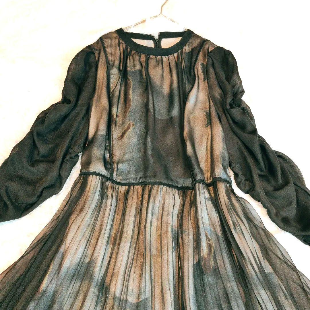 美品☆ カラルス プリント重ねシフォンプリーツデザイン ロング丈 ワンピース