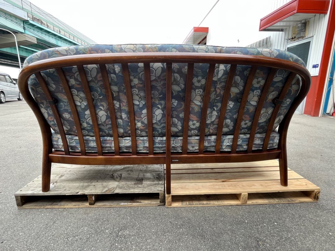 【高級家具】 karimoku（カリモク家具）　コロニアルソファ　3人掛け
