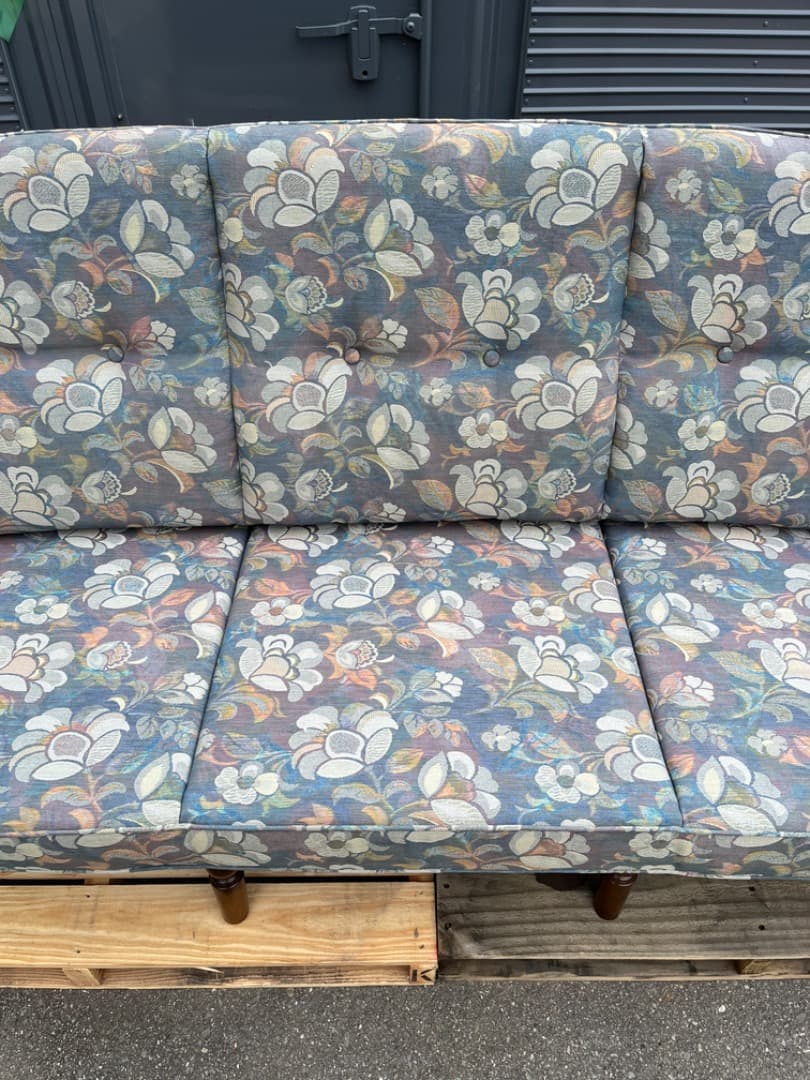 【高級家具】 karimoku（カリモク家具）　コロニアルソファ　3人掛け