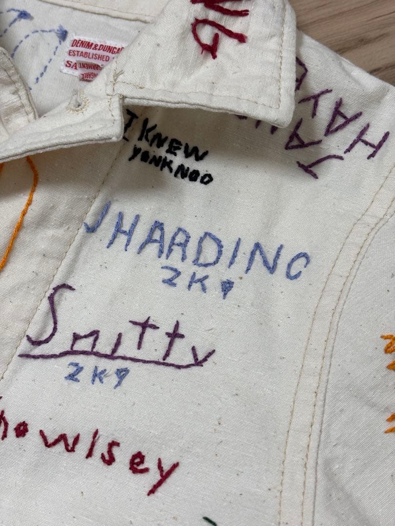 DENIMDUNGAREE カラフルラクガキハンド刺繍錆加工ボタンジャケット