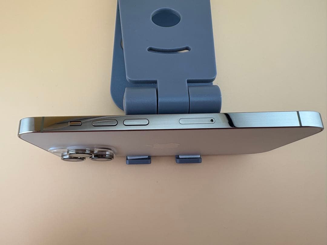 iPhone 14 Pro ゴールド128GBバッテリー100%美品。