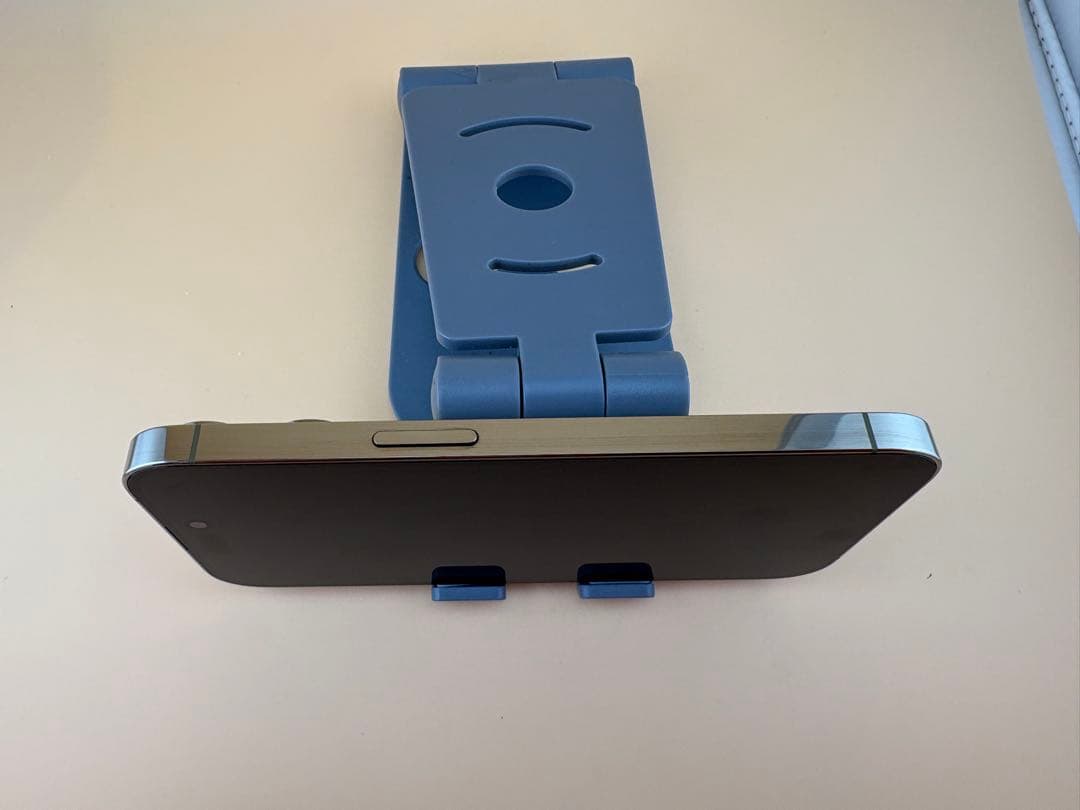 iPhone 14 Pro ゴールド128GBバッテリー100%美品。