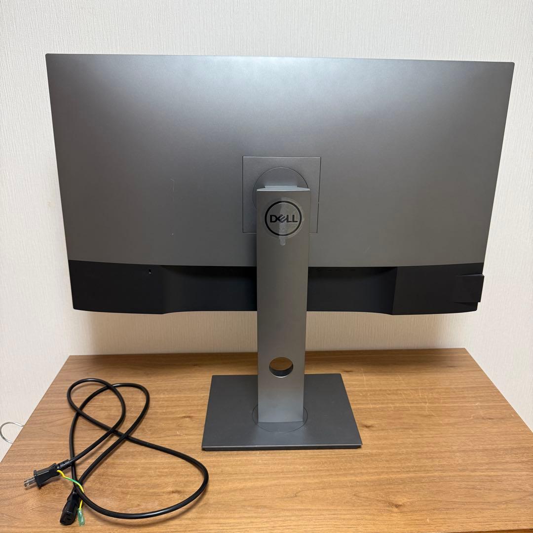 Dell U3219Q 31.5インチ 4K モニター