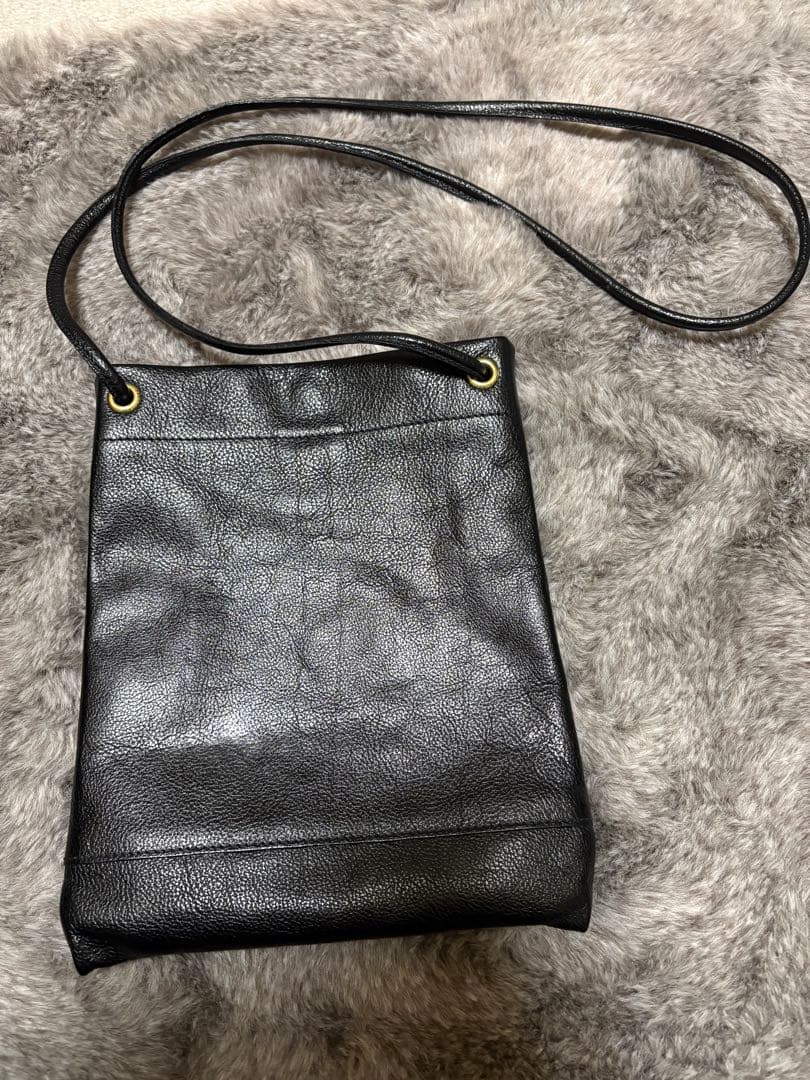 【11/24限定価格】IL BISONTE クロスボディバッグ