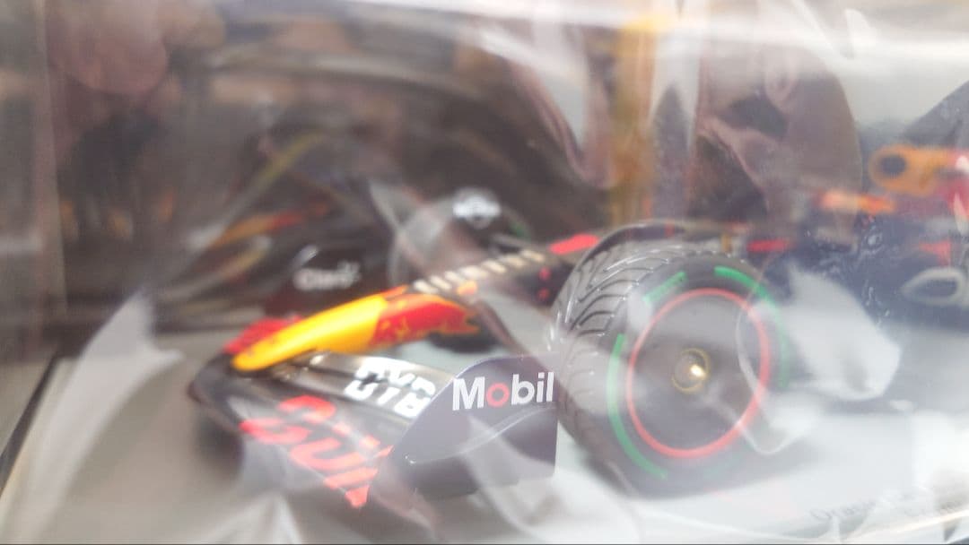 1/18　Oracle Red Bull Racing RB18 No.1