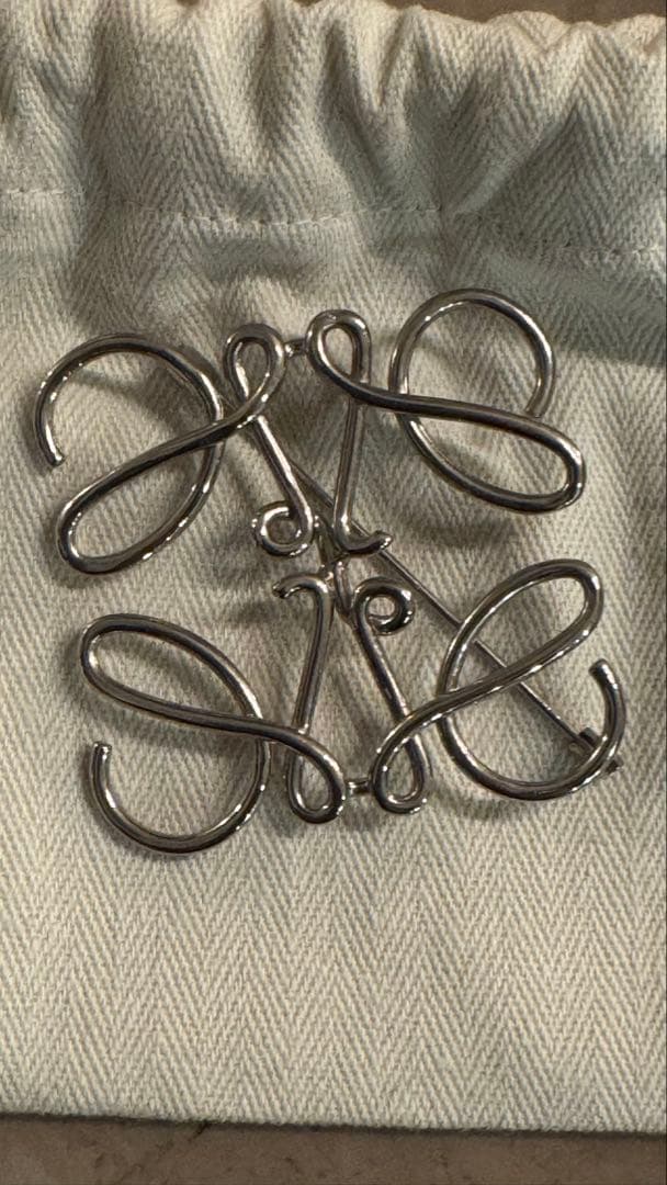 《LOEWE》ブローチシルバー