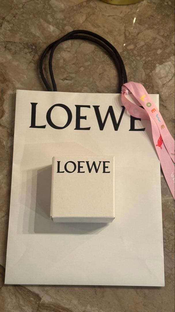 《LOEWE》ブローチシルバー
