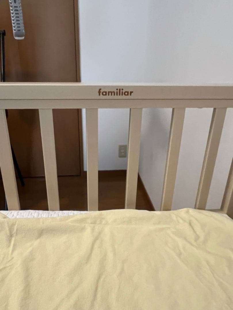 美品　ファミリア ベビーベッド　ベッドカバー・防水シーツ付き