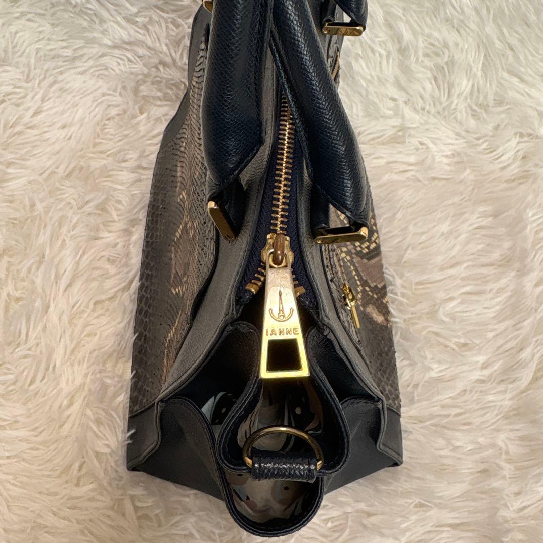 IANNE ブレンダ　2WAYバッグ パイソン柄 イアンヌ　ショルダー紐つき