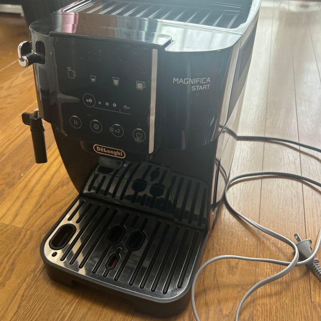 コーヒーメーカー・エスプレッソマシン DeLonghi MAGNIFICA START ECAM2202B
