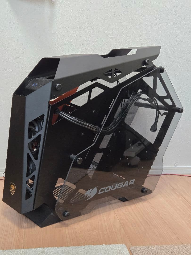 COUGAR CONQUERオープンフレーム PCケース 黒/オレンジ