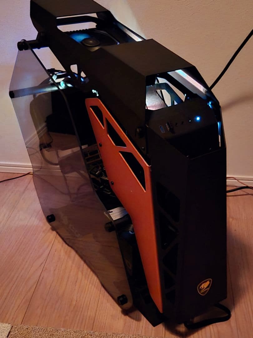 COUGAR CONQUERオープンフレーム PCケース 黒/オレンジ