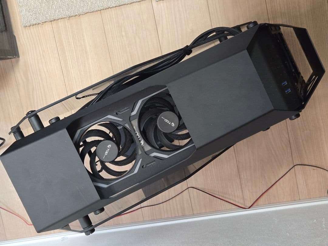 COUGAR CONQUERオープンフレーム PCケース 黒/オレンジ