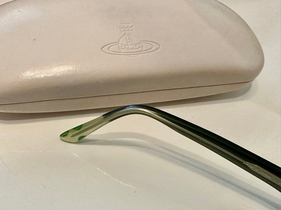 ヴィヴィアンウエストウッド度ありケース付きメガネ黒縁メガネ