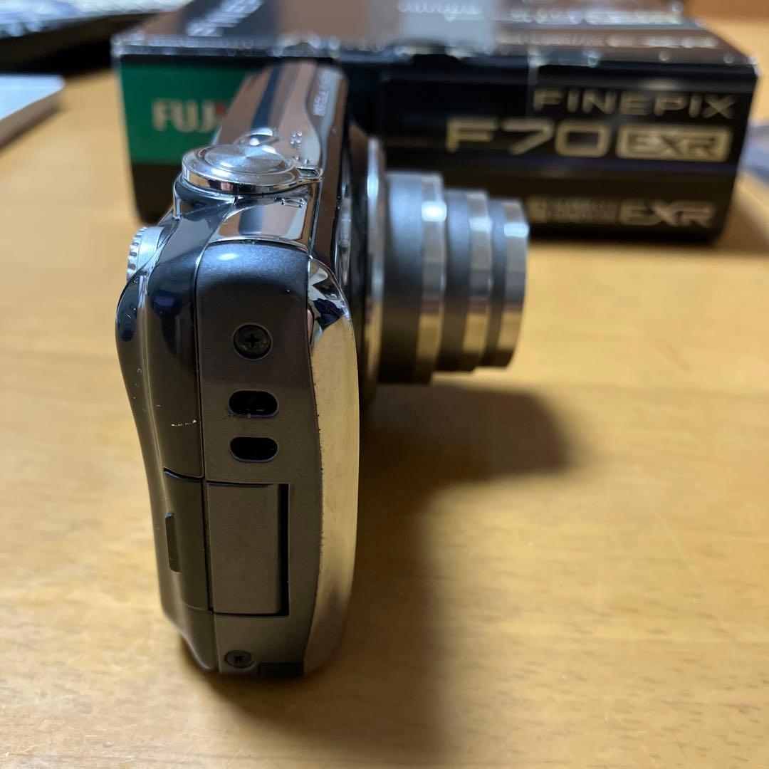 FUJIFILM FINEPIX F70EXR 富士フイルムバッテリー充電器付き