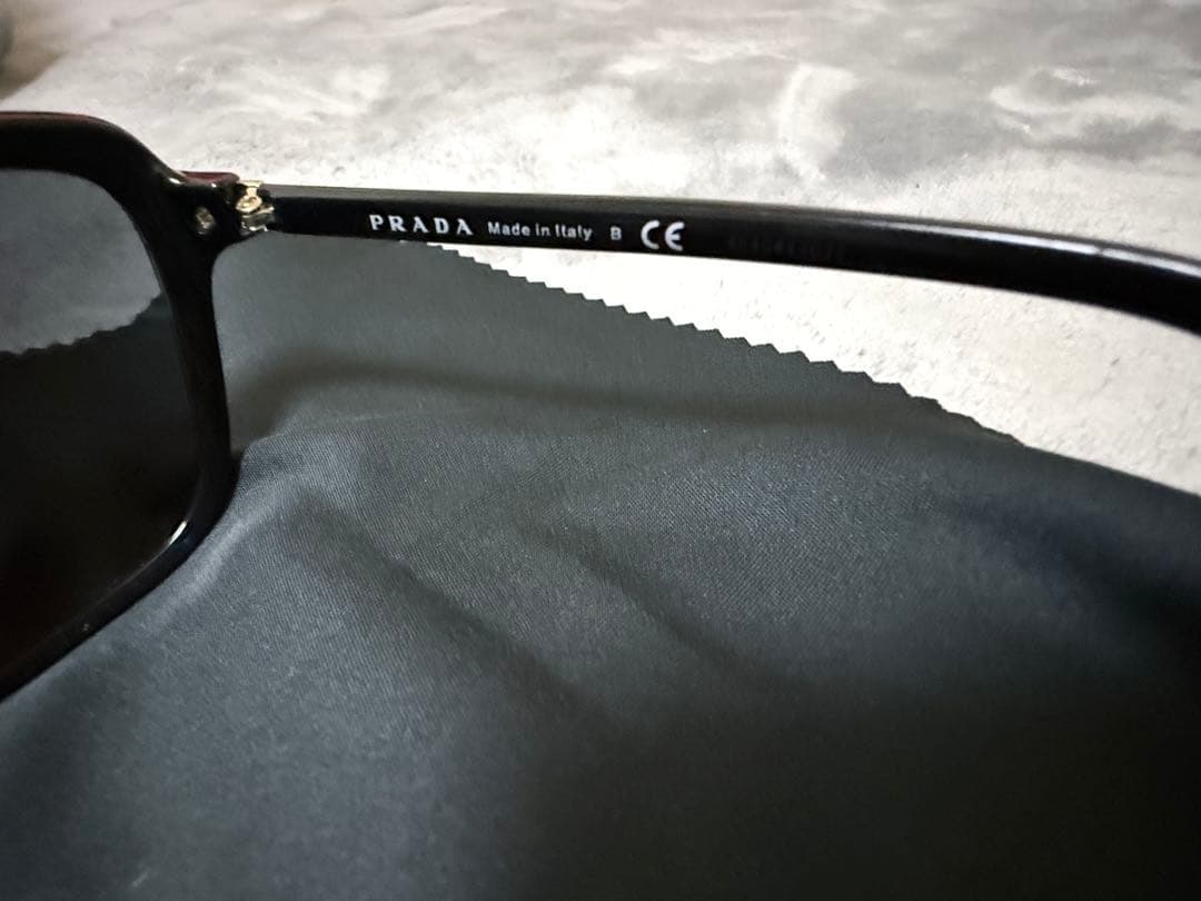 PRADA ブラック サングラス